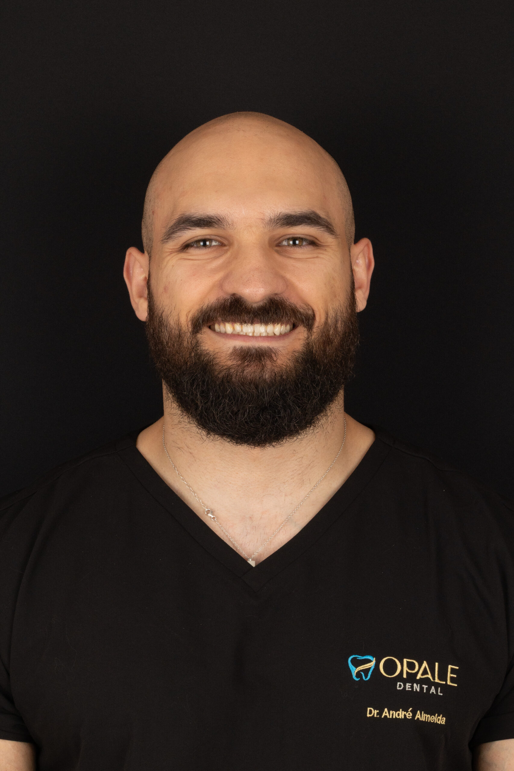Dr. André Almeida, chirurgien-dentiste au cabinet Opale Dental à Neuchâtel
